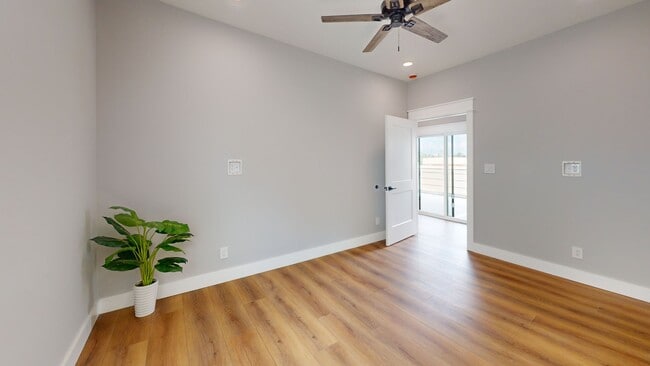 Building Photo - 5BR/5BA Fort Sanders Townhome | Corner of ...