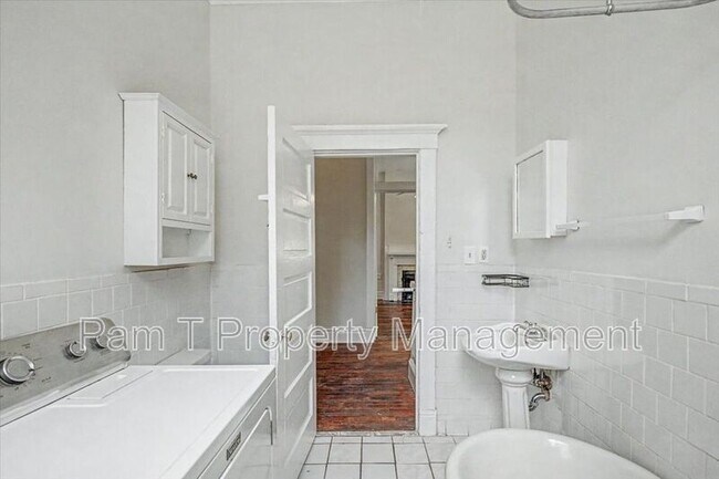 Building Photo - 512 E Waldburg Ln