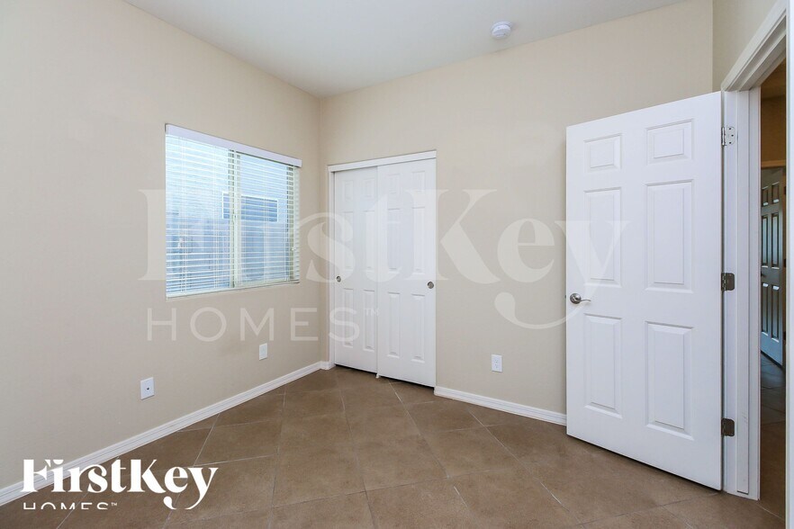 Building Photo - 625 W Mangrove Rd