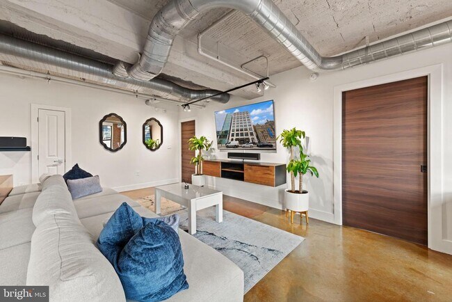 Building Photo - 916 G St NW