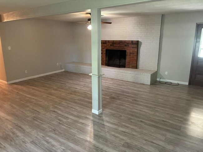 Building Photo - 1162 FM 899