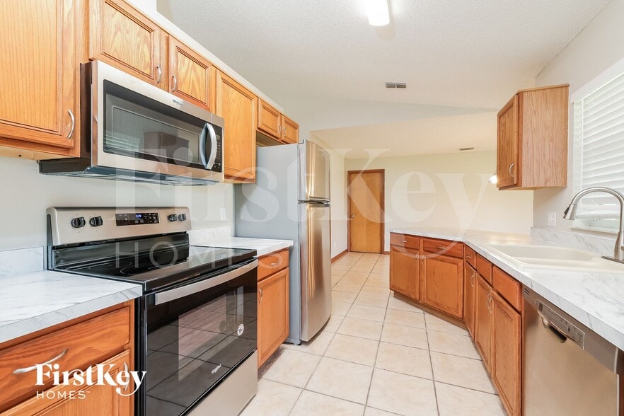 Building Photo - 329 Edgewood Ct