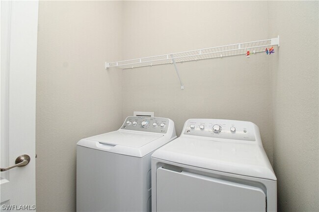 Building Photo - 2380 Fallglo St