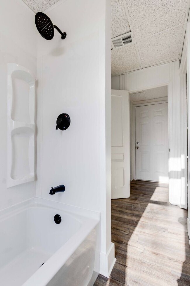 Building Photo - 238 Hazelwood Ave