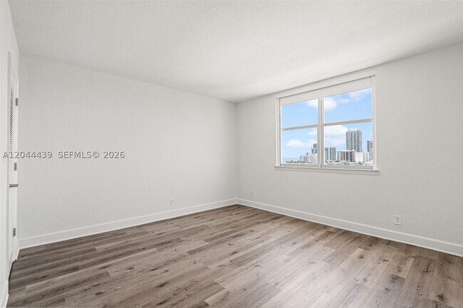 Building Photo - 401 69th St