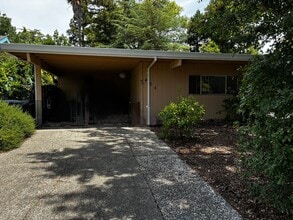 Building Photo - 405 Jardin Pl