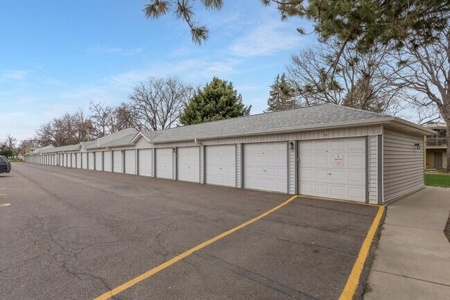 Building Photo - 650 S Clinton St