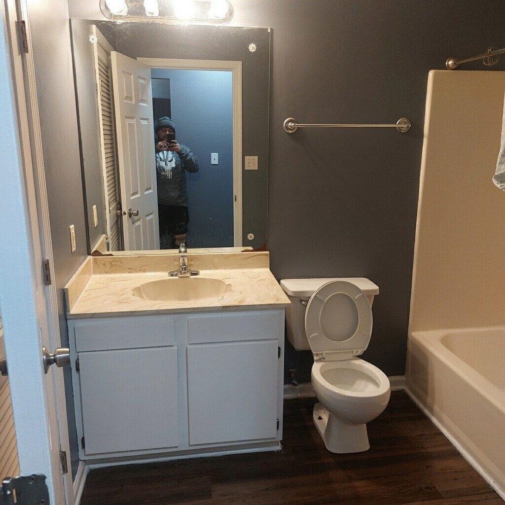 Building Photo - 915 Potter Ave