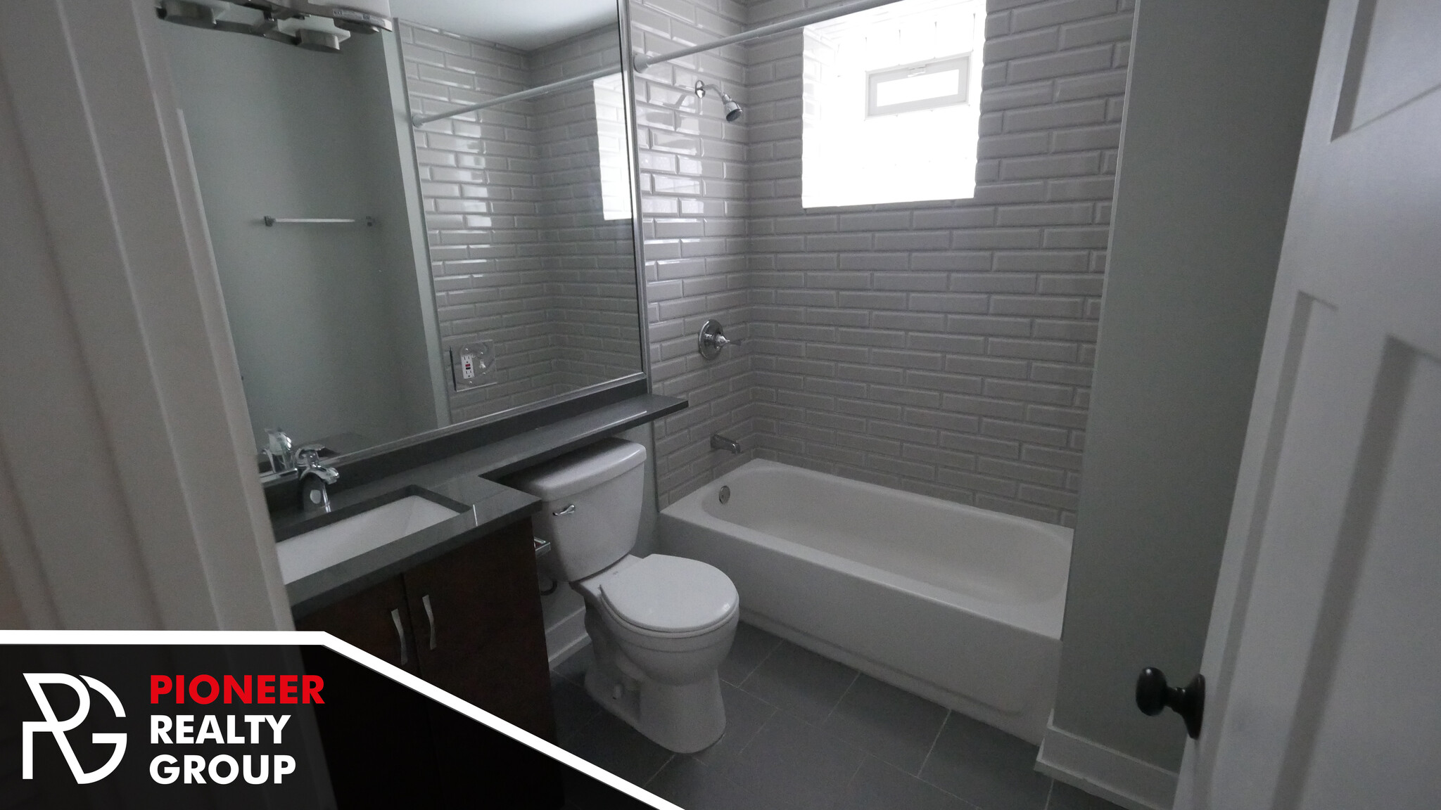 Building Photo - 560 W Arlington