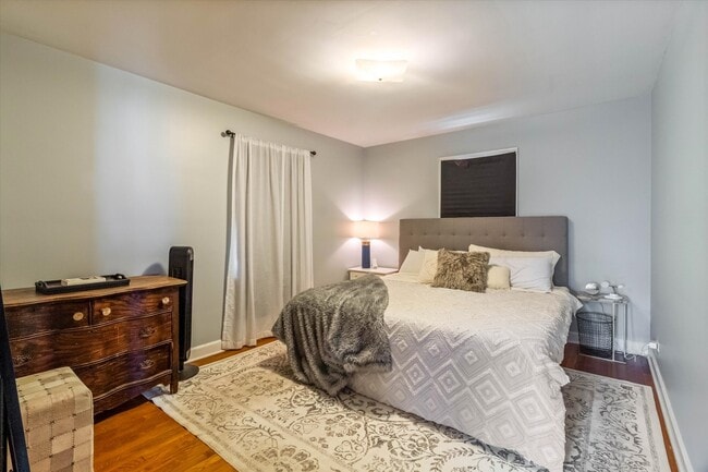 Building Photo - 745 Greenview Pl