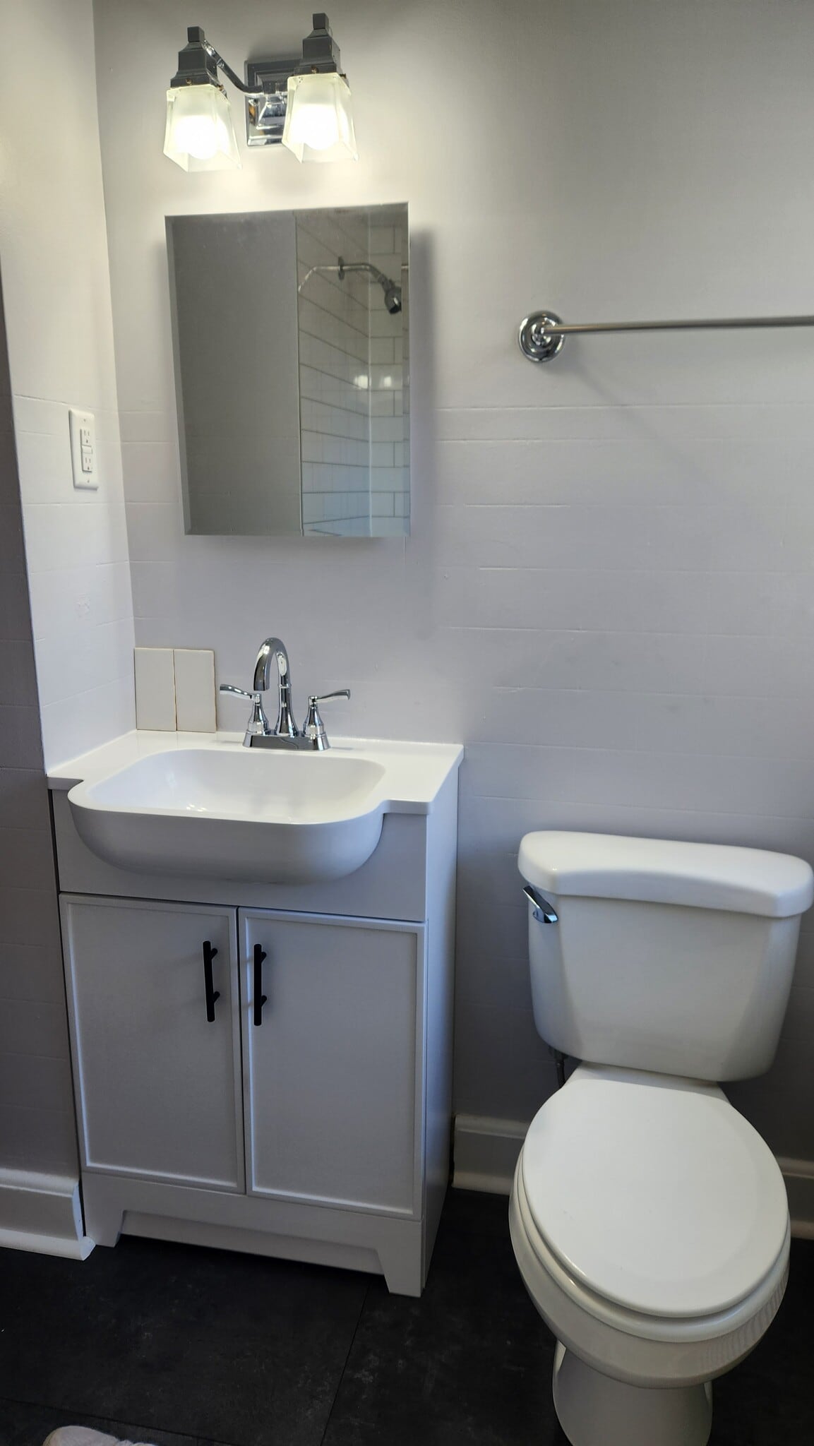 Building Photo - 26 W Areba Ave