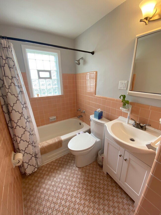 Bathroom - 524 Laven del Ln