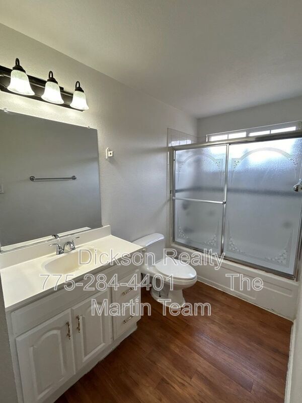 Building Photo - 306 E Quail St