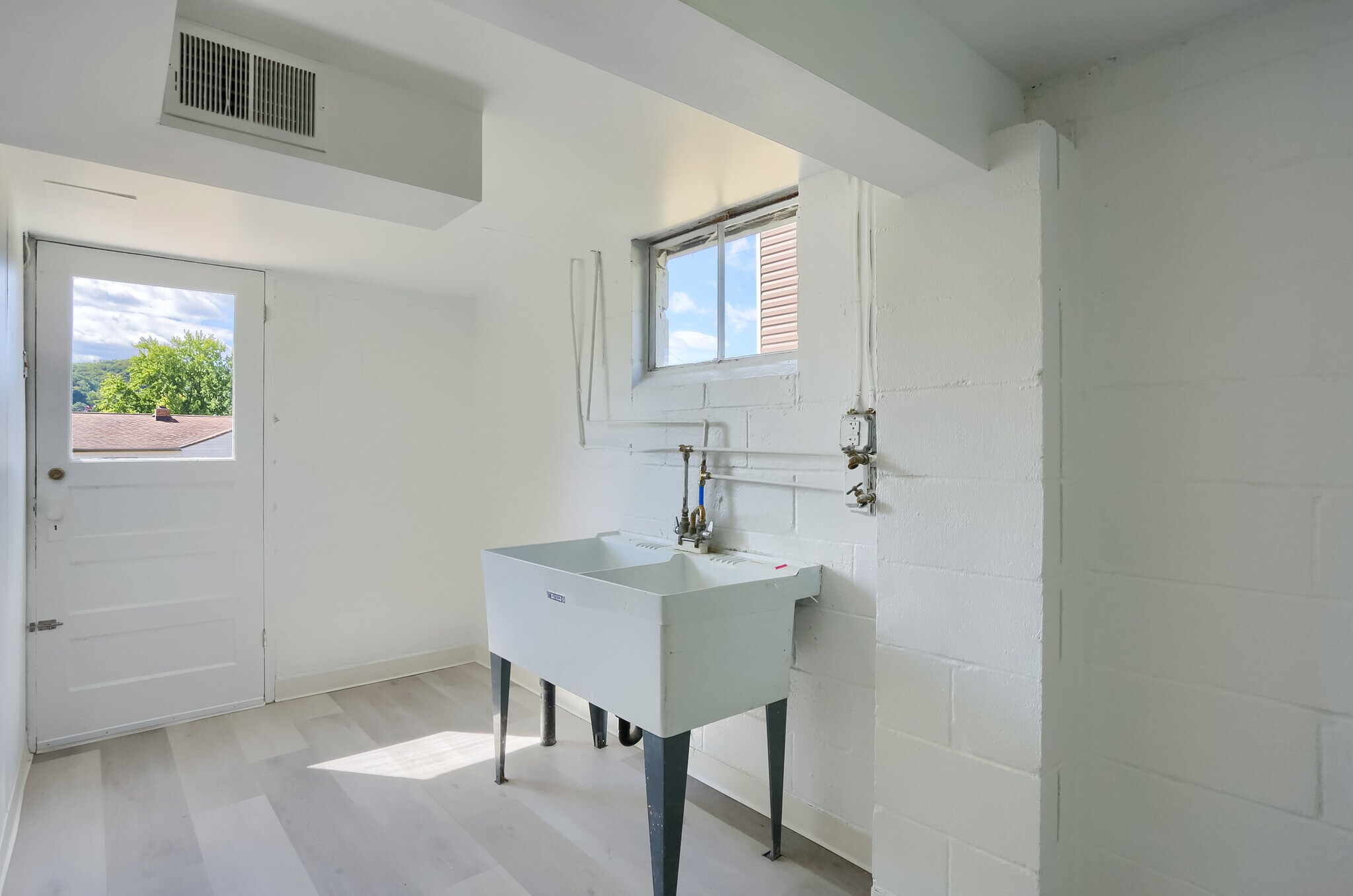 Building Photo - 1311 Midland Beaver Rd