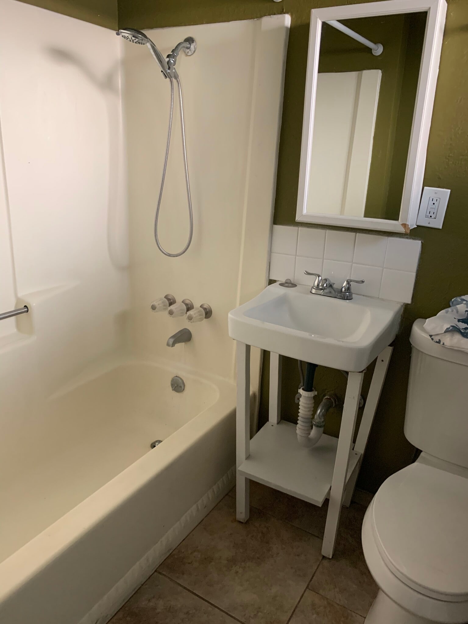 Bath - 516 W Atkins Ave