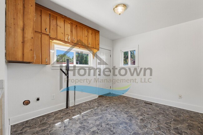 Building Photo - 9811 N Ramsey Rd