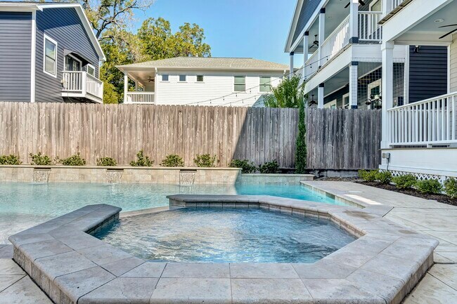 Building Photo - 1525 Oxford St