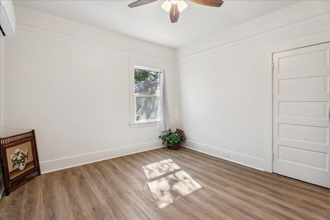 Building Photo - 204 J St