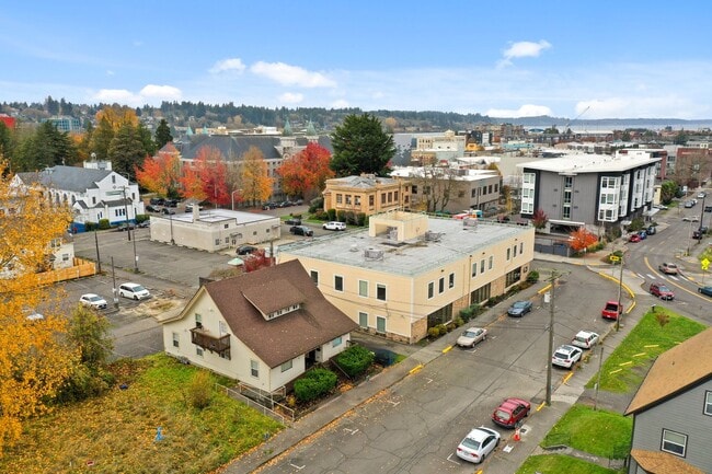 Building Photo - MOVE IN READY! Includes water, sewer and garbage. 2 bed 1 bath downtown Olympia!