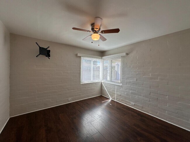 Building Photo - 445 1/2 E Puente St