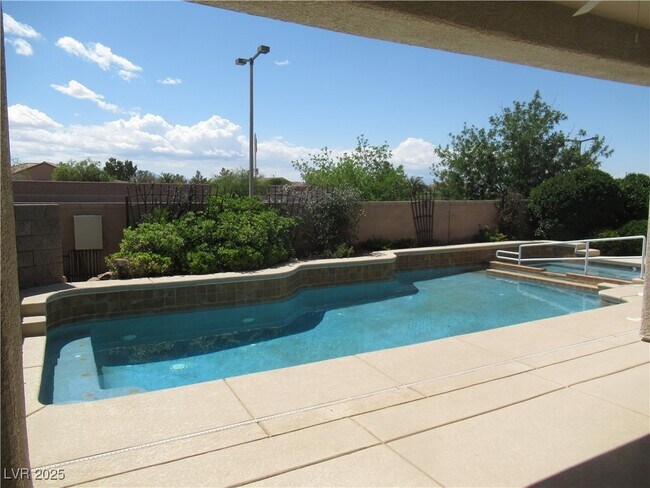 Building Photo - 2091 Clearwater Lake Dr