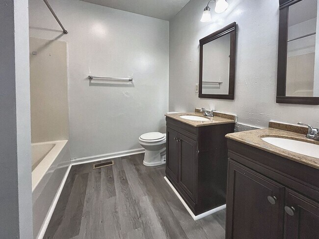Building Photo - 4 Bed / 2 Full Bath Two-Story Home — Covered Front Porch, Detached Garage, Central Air