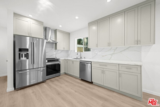 Building Photo - 1642 S Crest Dr