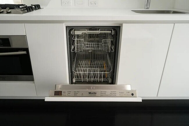 Building Photo - 130 Liberty St