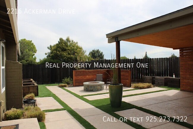 Building Photo - 2216 Ackerman Dr