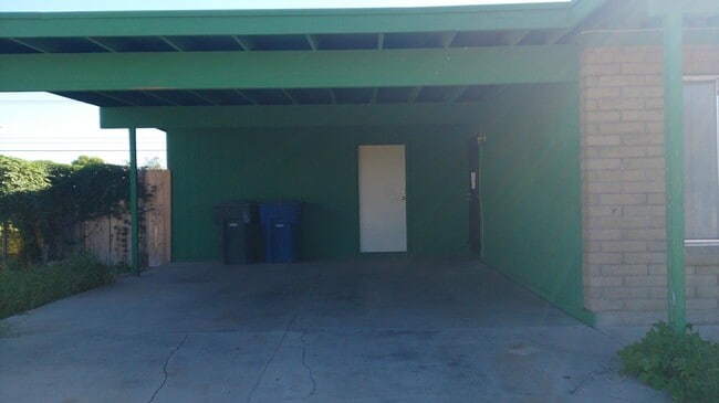 Building Photo - 2102 E Wedwick St