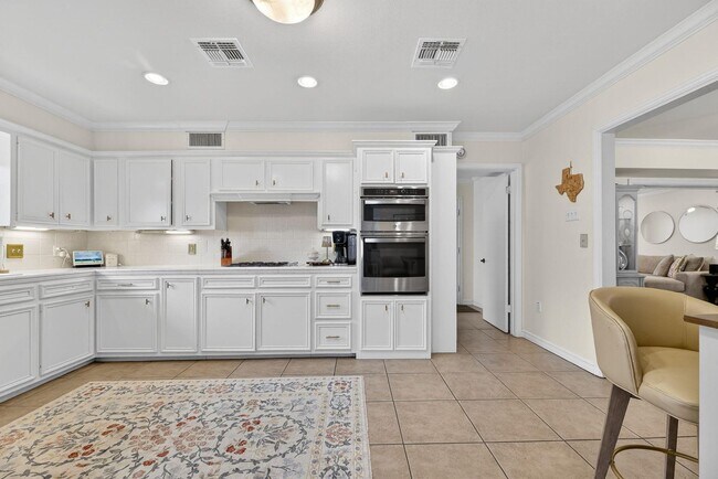 Building Photo - 609 Peerman Pl