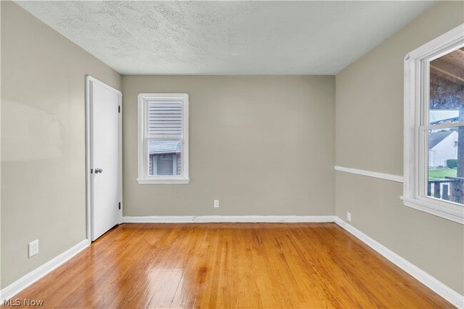 Building Photo - 15901 Edgewood Ave