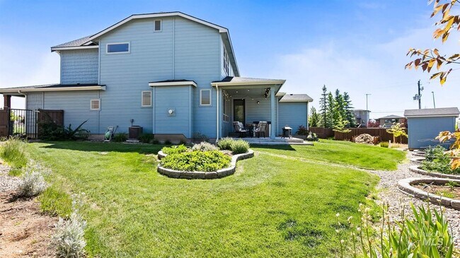Building Photo - Stunning Modern Home Near NE Foothills | Mountain Views | Designer Finishes
