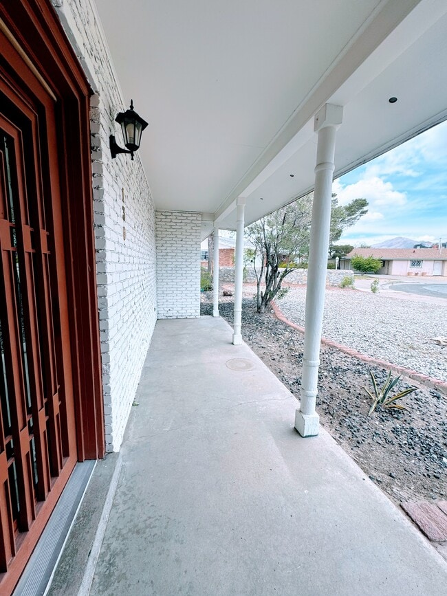 Building Photo - 139 Clairemont Rd
