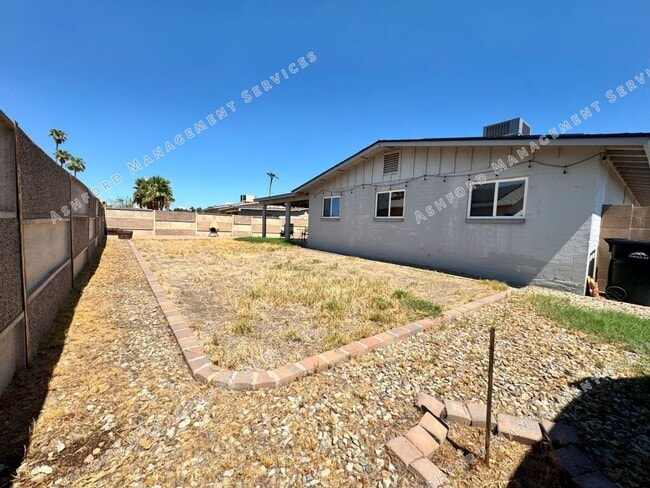 Building Photo - ***MOVE IN SPECIAL: REMODELED 4 BEDROOM HO...