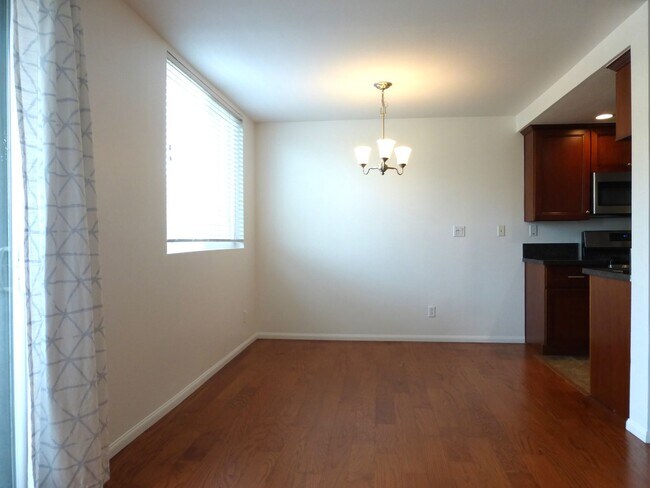 Building Photo - Large San Pedro Condo for Lease | 3 Bed - 2 Bath | 2 Garage Spaces