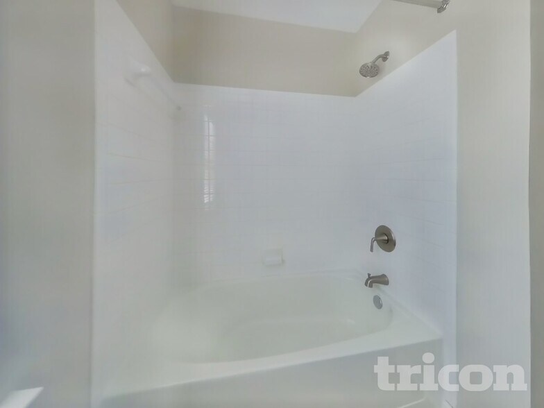 Building Photo - 4655 Queens Grove St