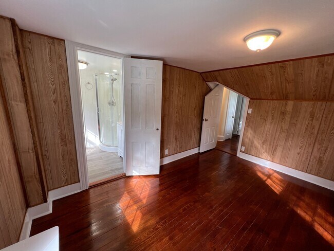 Building Photo - 23 Pinetree Ln