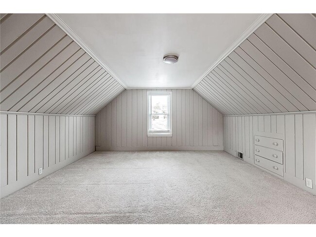 Building Photo - 1588 W Highland Pkwy