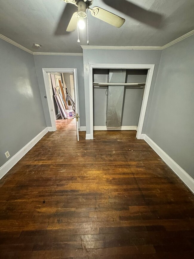 Building Photo - Roomy 3 bed 1 bath House in the Southside!