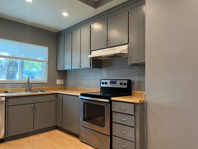 Building Photo - Beautiful 4 Bedroom, 2 Bath Home in Downtown San Jose