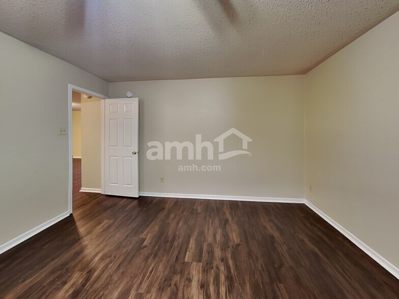 Building Photo - 6503 W Philadelphia Dr