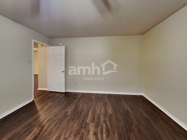 Building Photo - 6503 W Philadelphia Dr