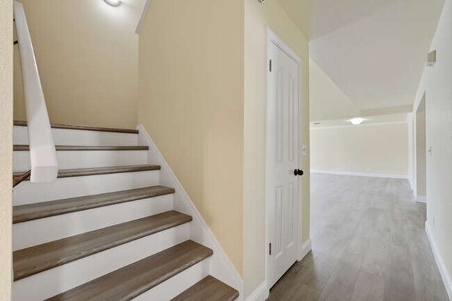Building Photo - Spacious 5-Bedroom Home with Pool in NE Fr...