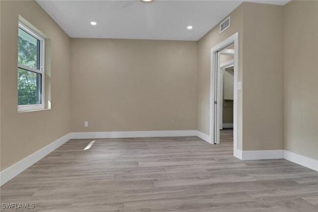 Building Photo - 5150 Sand Dollar Ln