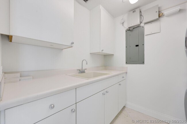 Building Photo - 500 SE Mizner Blvd