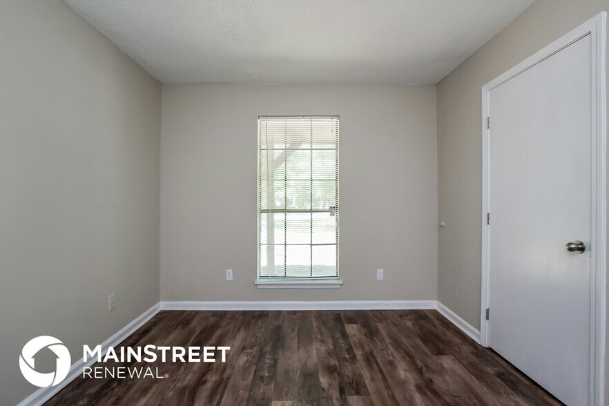 Building Photo - 170 Peachtree Dr