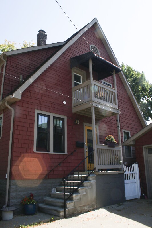Building Photo - 110 1st St
