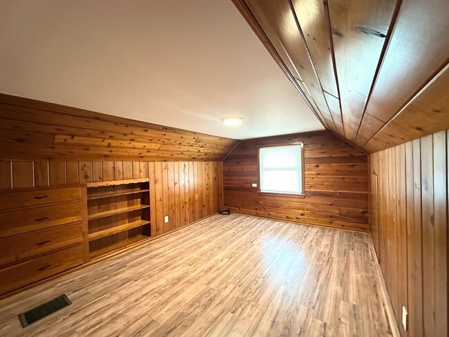 Building Photo - 4 Bedroom Bungalow for Rent! Euclid, Ohio