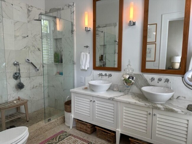 Building Photo - 645 Almeria Ave